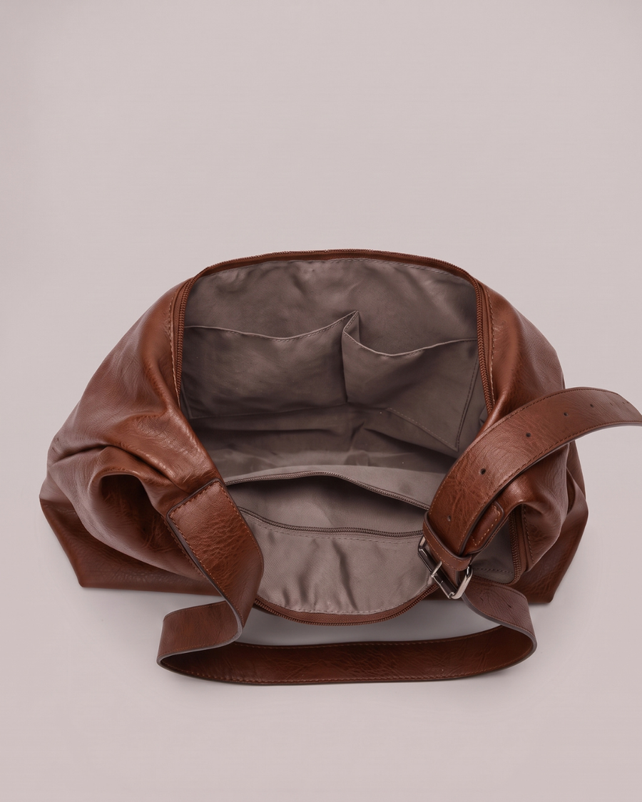 Mercedes | Bolso de piel sintética con correa regulable