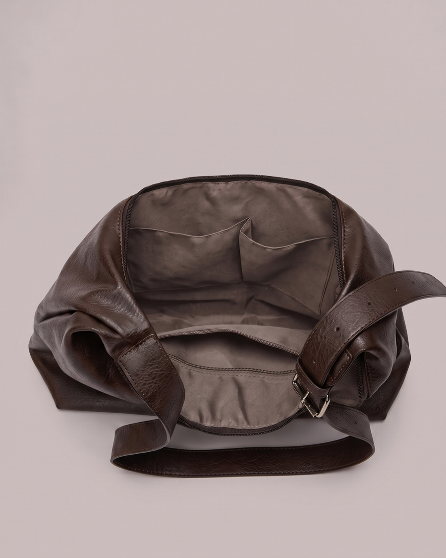 Mercedes | Bolso de piel sintética con correa regulable