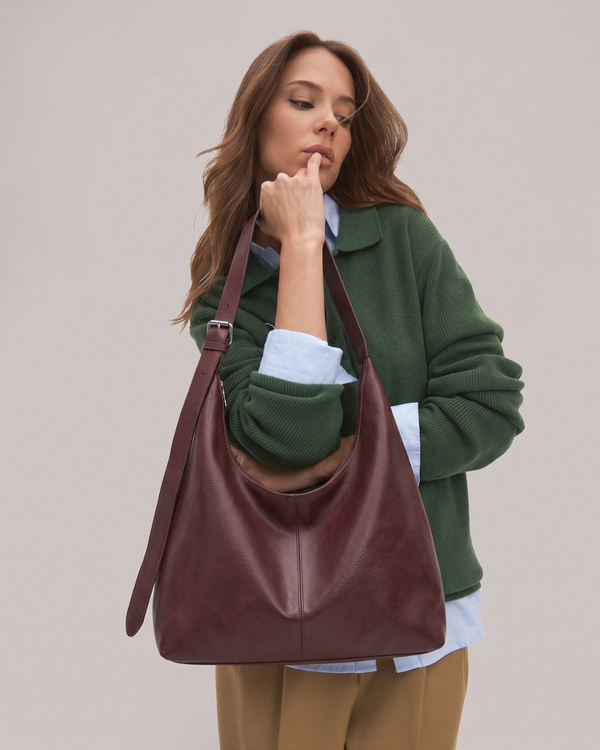 Mercedes | Bolso de piel sintética con correa regulable