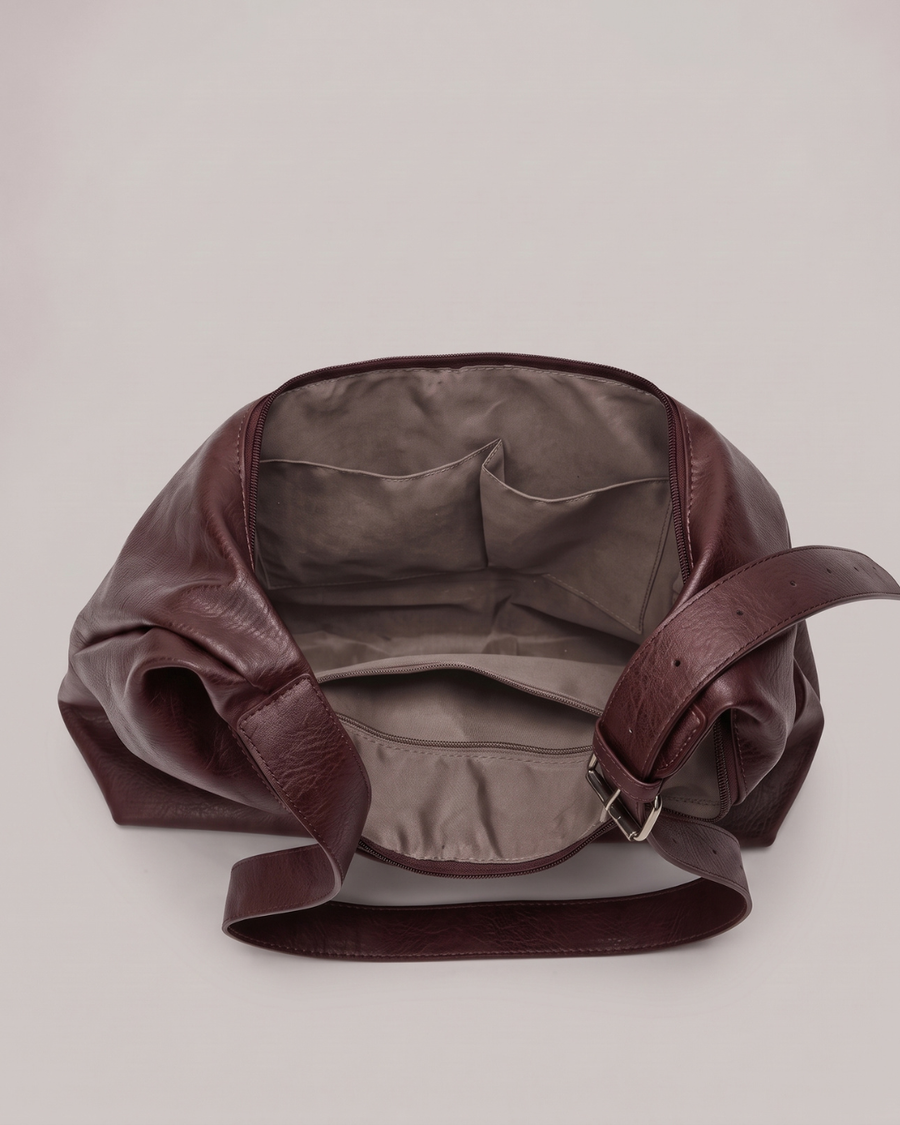 Mercedes | Bolso de piel sintética con correa regulable