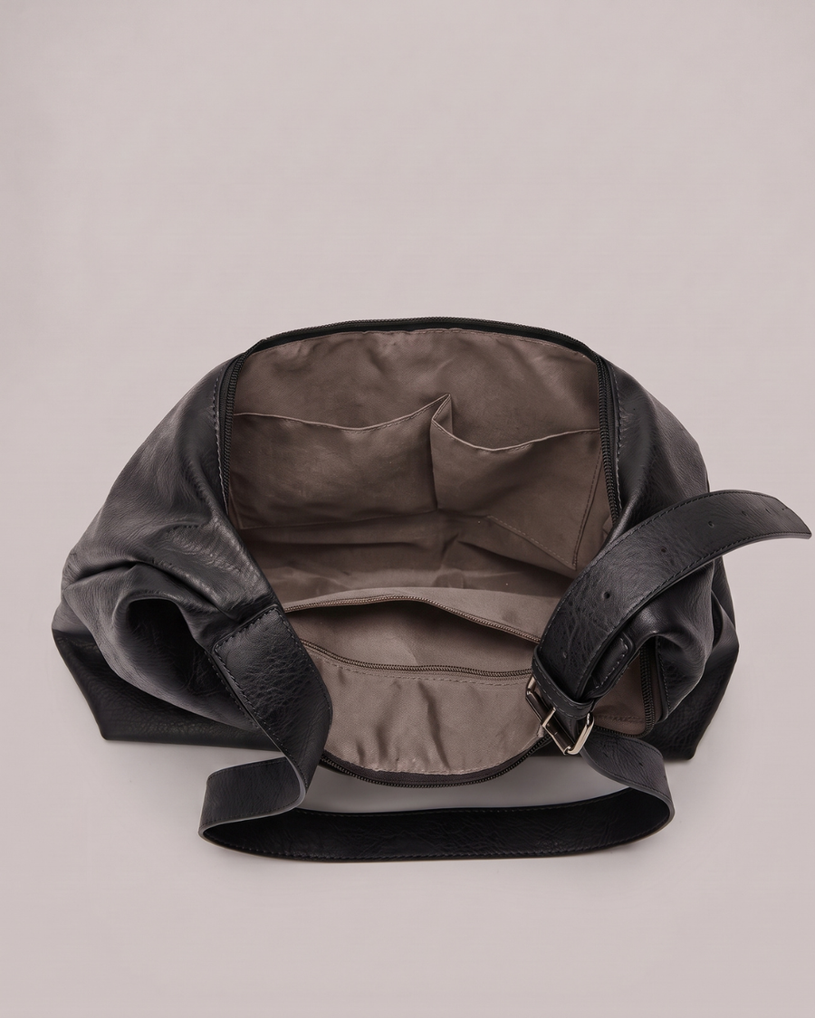 Mercedes | Bolso de piel sintética con correa regulable