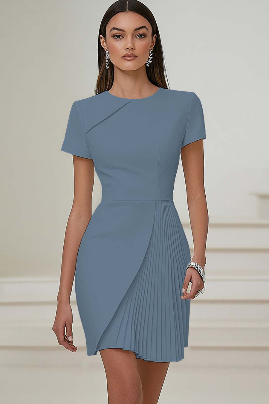 Lucía | Vestido corto plisado de manga corta