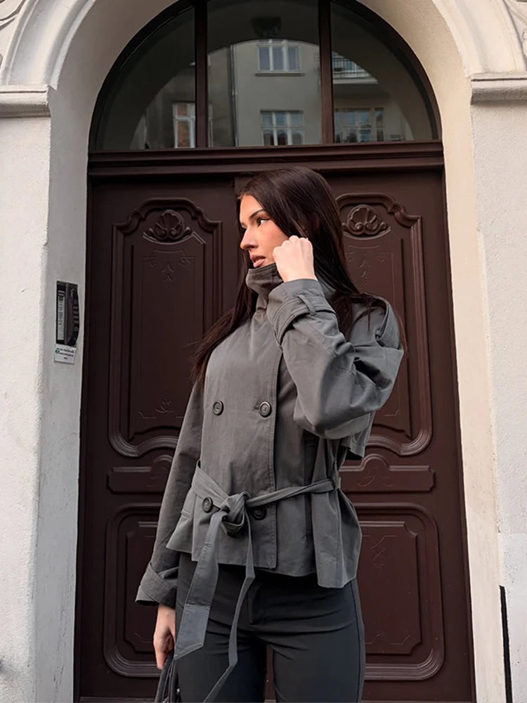 Daniela | Gabardina cruzada de cuello alto