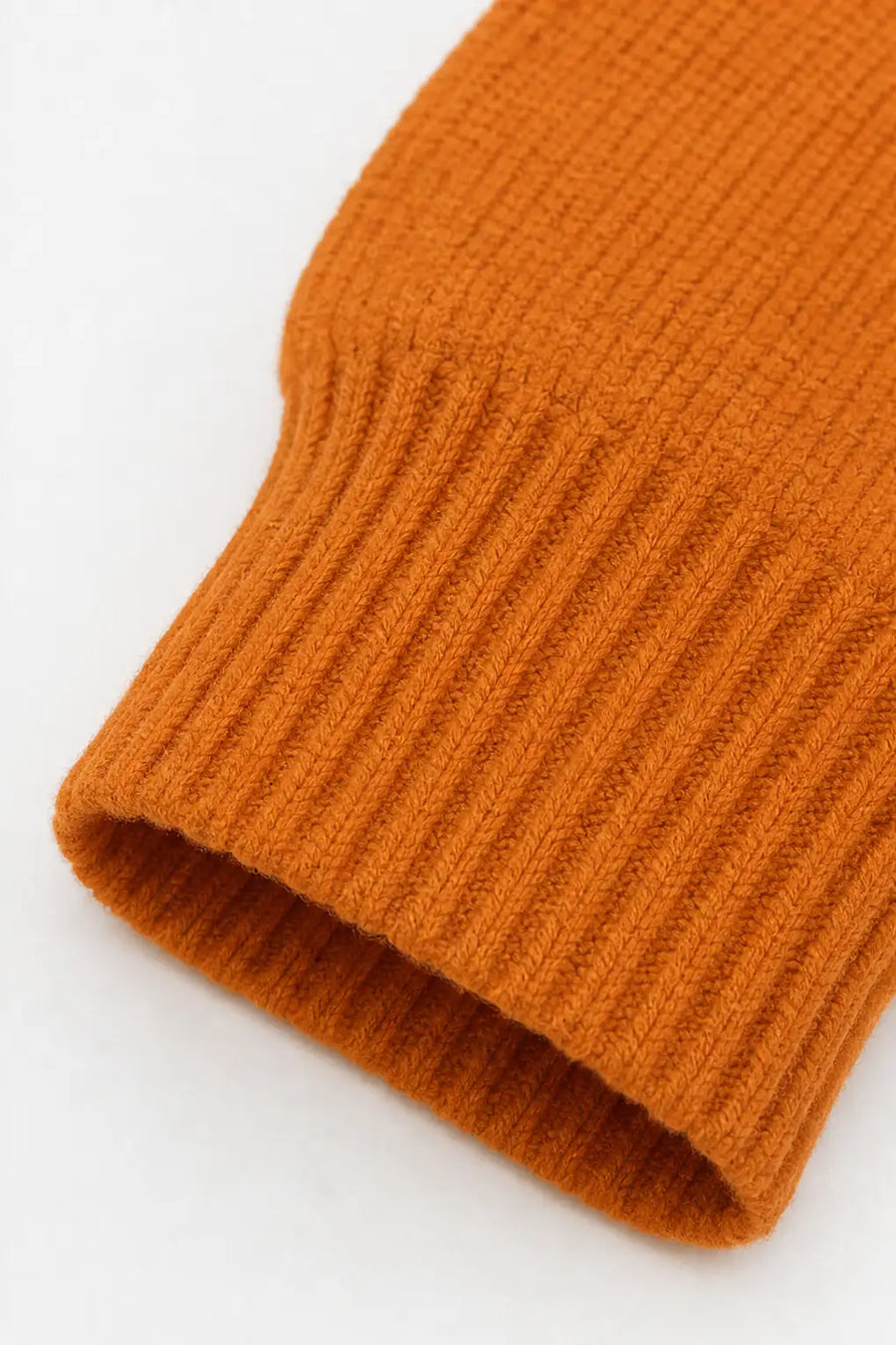 Naia | Jersey de canalé con cuello de pico